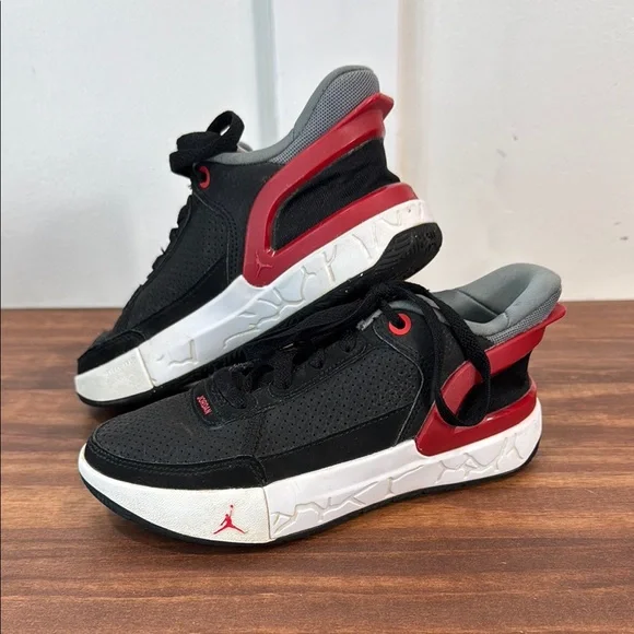 JORDAN AIR JORDAN Black and Red Sneakers Nike Little Boys Size 1 - Picture 1 of 10